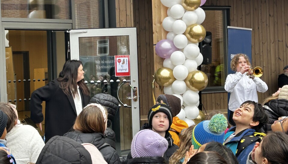 Skolans rektor Antoinette Ahlberg invigde den nya skoldelen ackompanjerad av en trumpetfanfar.