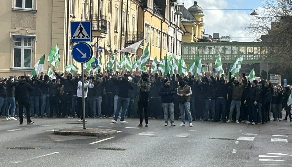 Ett tusental västeråsare marscherar genom Västerås inför VSK:s hemmapremiär i Allsvenskan.