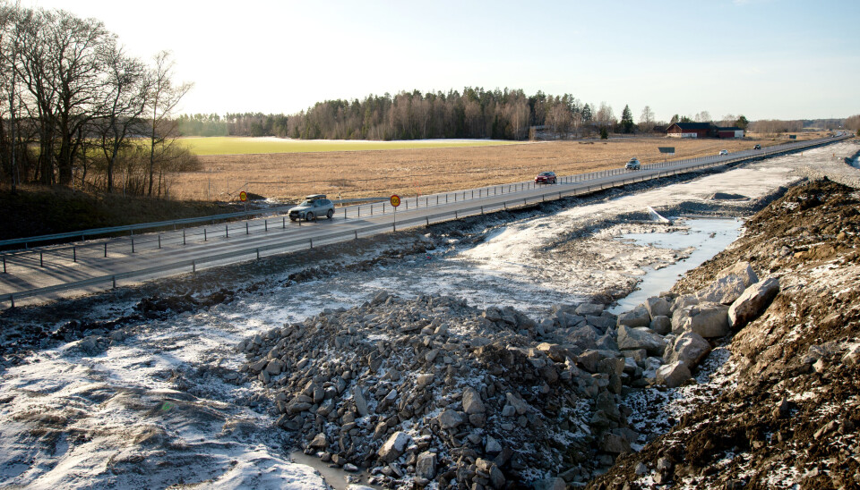 E18 mellan Köping och Västjädra byggs om till motorväg.