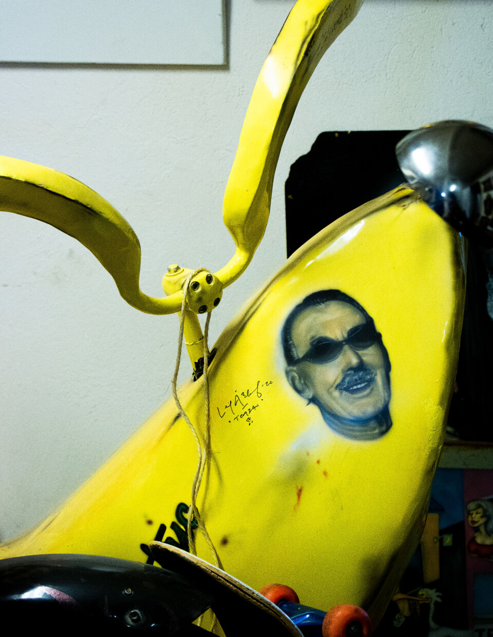 Tydliga influenser från Lasse Åberg och Electric Banana Band utlovas.