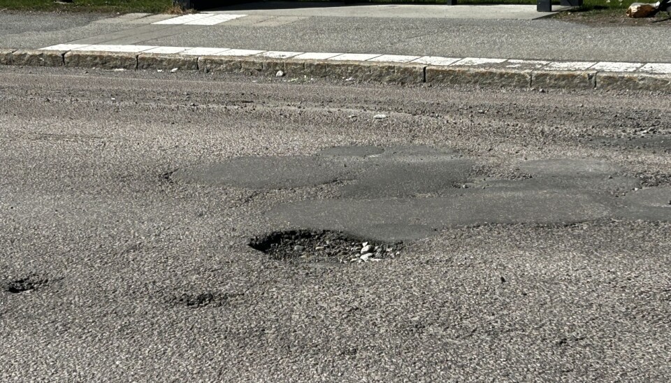På Pilgatan finns flera potthål av olika storlek.