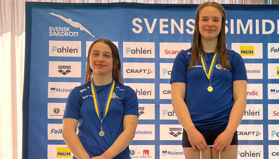 Dubbelt VGF på prispallen. Emma Ricatti och Vilma Ósk Ekstedt har firat stora framgångar under våren – här ses duon som etta och tvåa på helgens USM-pall 1 meter med Ósk Ekstedt som segrare.
