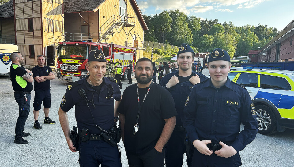 Trivdes. Polisen Ola Lindelöf, MBU-ledaren Mathias Mardani tillsammans med ungdomarna Nicklas Manakov och Melwin Sidell.