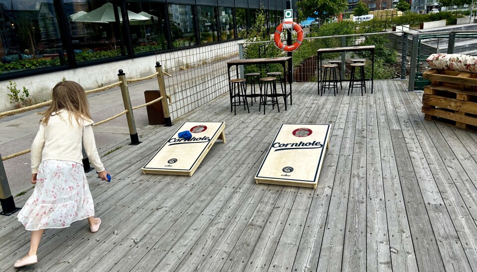 På Verket kan man bland annat spela Cornhole.
