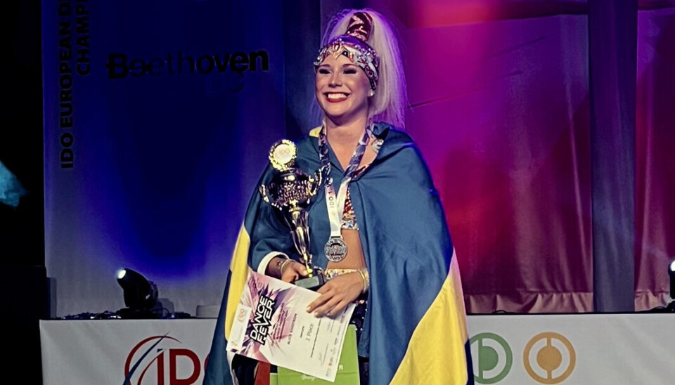 Silvertjejen Alice Sjöström sken som en sol efter sitt EM-silver i Tjeckien.