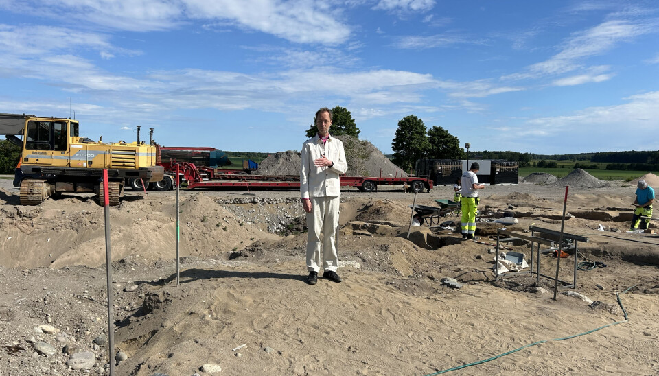Mikael Mogren vid platsen där altaret tidigare stått – 700 år efter att den gamla kyrkan övergivits.