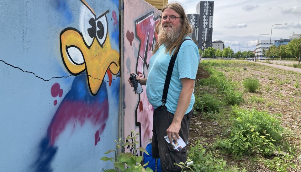 Mejla för att måla. Johan Edenskär tycker att det är ett riktigt bra initiativ och att det inte är några problem att boka innan man målar. Mejla för att måla. Johan Edenskär tycker att det är ett riktigt bra initiativ och att det inte är några problem att boka innan man målar.