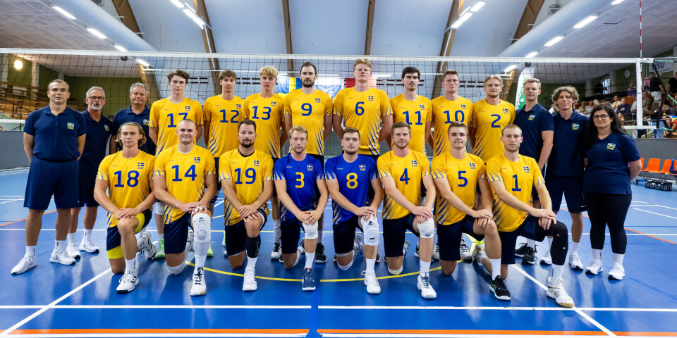Det ”nya” svenska herrlandslaget i volleyboll på plats i Habo (Erik Ask ses med tröja nummer 12).