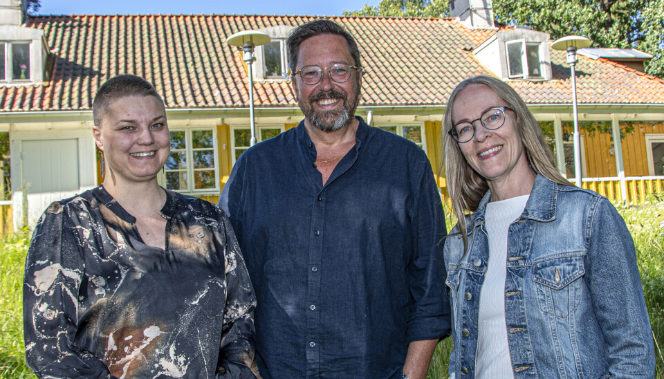 Redo för Västerås Konstfestival. Lissla Hallin och Anna ZachriOrs Lindén flankerar Officersmässens Björn Carlsson.