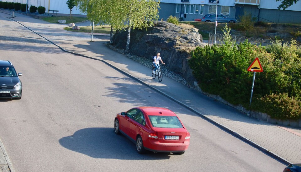 På väg. Nu startar arbetet med att anlägga en ny gång- och cykelbana vid Regementsgatan. På väg. Nu startar arbetet med att anlägga en ny gång- och cykelbana vid Regementsgatan.
