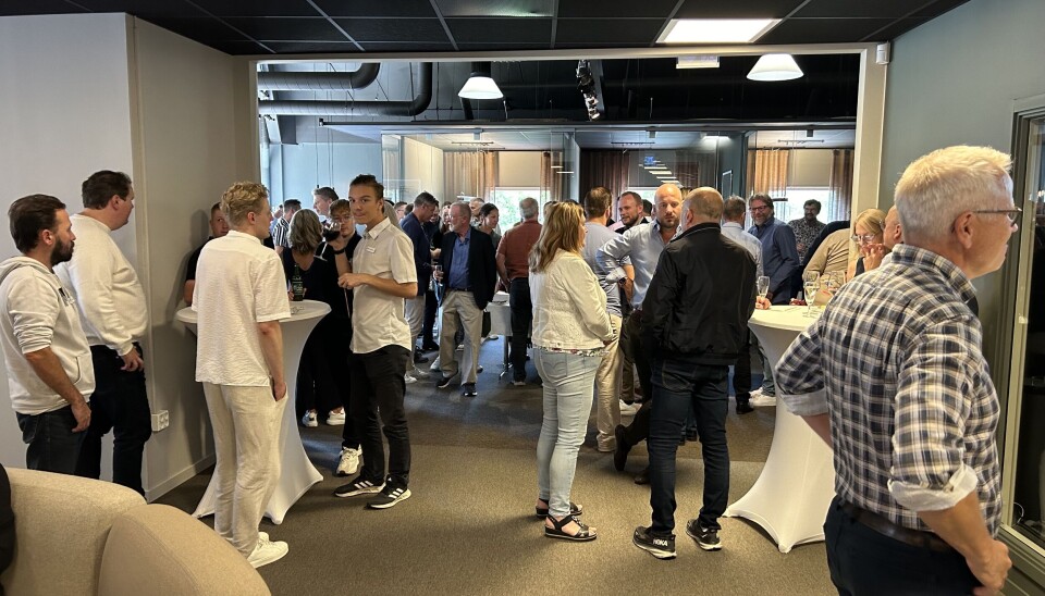 Mingel. I samband med festen visade Acecom Group upp de nyrenoverade lokalerna som har anpassats för att rymma hela organisationen..