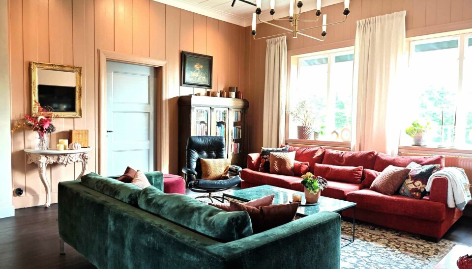 Inbjudande och rejält tv-rum.