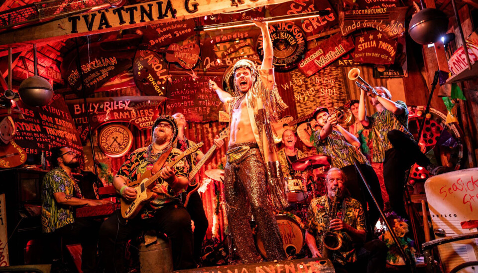 5 oktober – Louisiana Avenue. Som en hyllning till en av världens största karnevaler bjuder bandet in till ett färgsprakande party på Global Living.