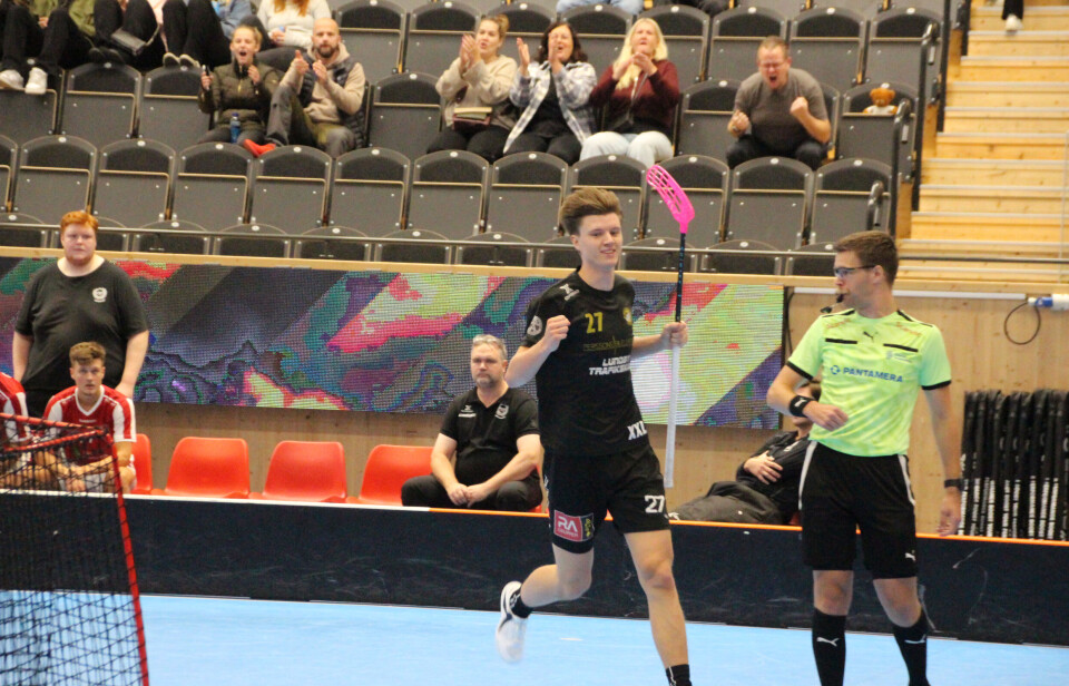 Anton Persson jublar efter ett av sina tre mål.