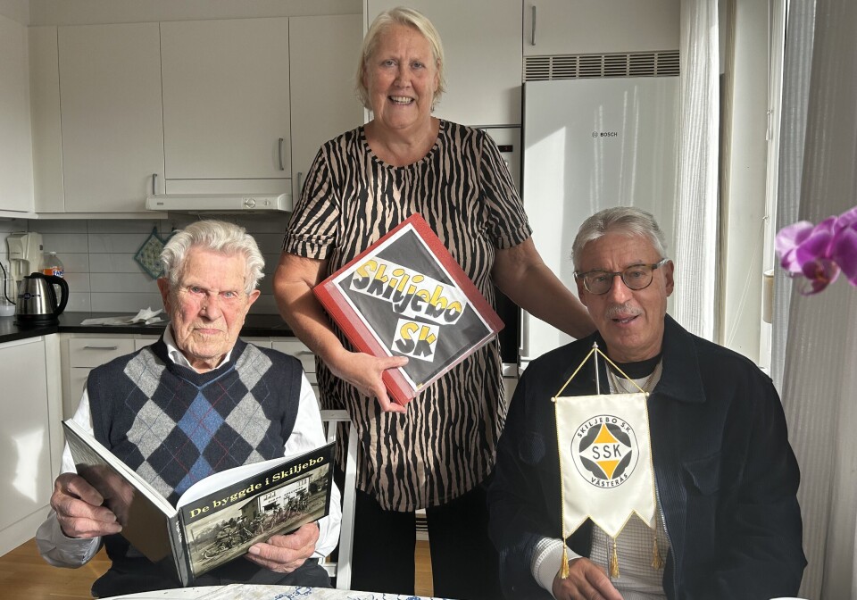 Stora Skiljebo-hjärtan. Georg Vretling, Mona Tapper och Hans 'Katten' Johansson har alla bidragit till Skiljebo SK.