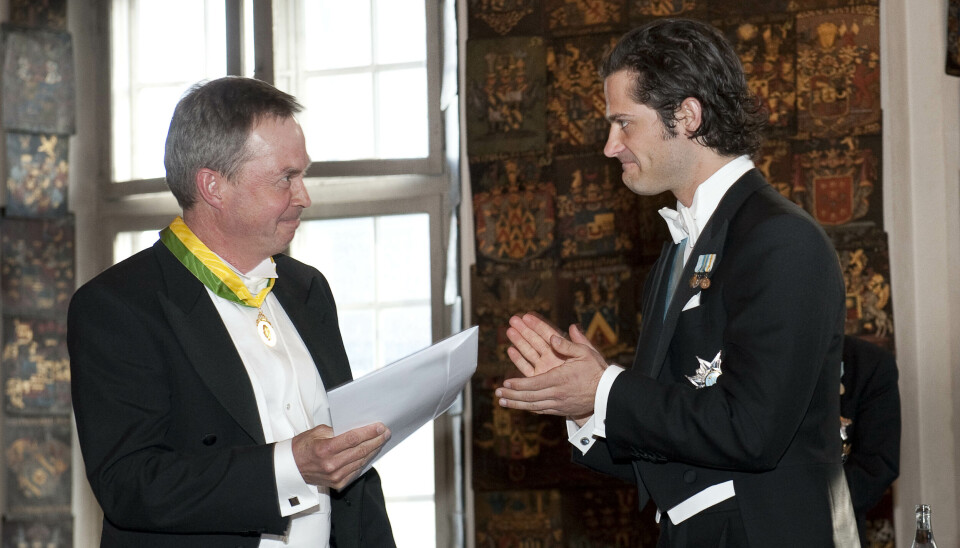 Prisad. Prins Carl Philip delade 2011 ut Kungliga Patriotiska Sällskapets näringslivsmedalj. På bilden får Karl Hedin, koncernchef för AB Karl Hedin, medaljen. Prisad. Prins Carl Philip delade 2011 ut Kungliga Patriotiska Sällskapets näringslivsmedalj. På bilden får Karl Hedin, koncernchef för tärvarukoncernen AB Karl Hedin, medaljen.