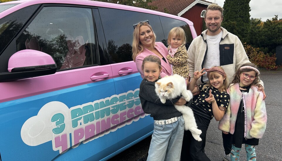 Kameravan familj. Linn och Jack tillsammans med barnen Neah, Tilly, Miley och Lo.