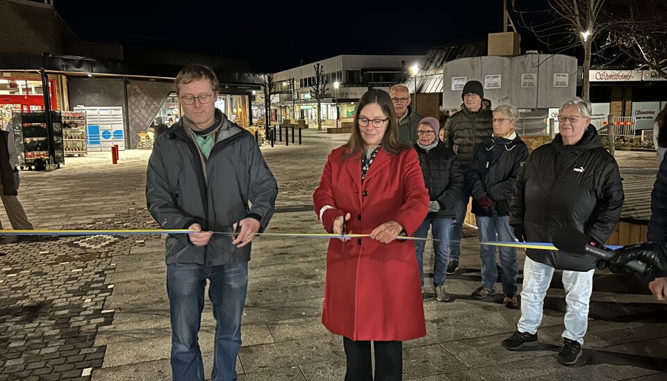 Klassisk invigning. Centrumförnyelsen invigdes med en traditionell bandklippning av Peter Ristikartano (MP) och Catarina Pettersson (S).
