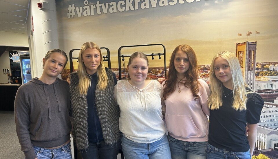 Vänner och kollegor. Ellen Källman, Moa Sahlin, Emma Göthman, Elisa Brindar och Amy Jansson driver HEMligheter UF.