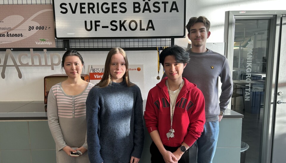 Chelsea, Hermine, Eric och Hugo går på den erkänt duktiga UF-skolan Hitachi-gymnasiet.