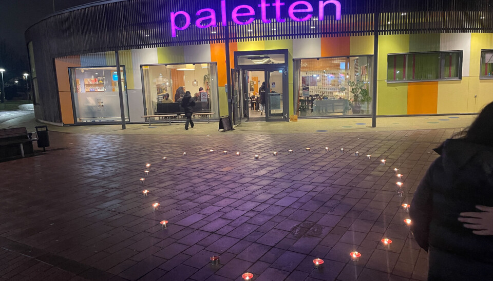 Ljusmanifestation på torget.