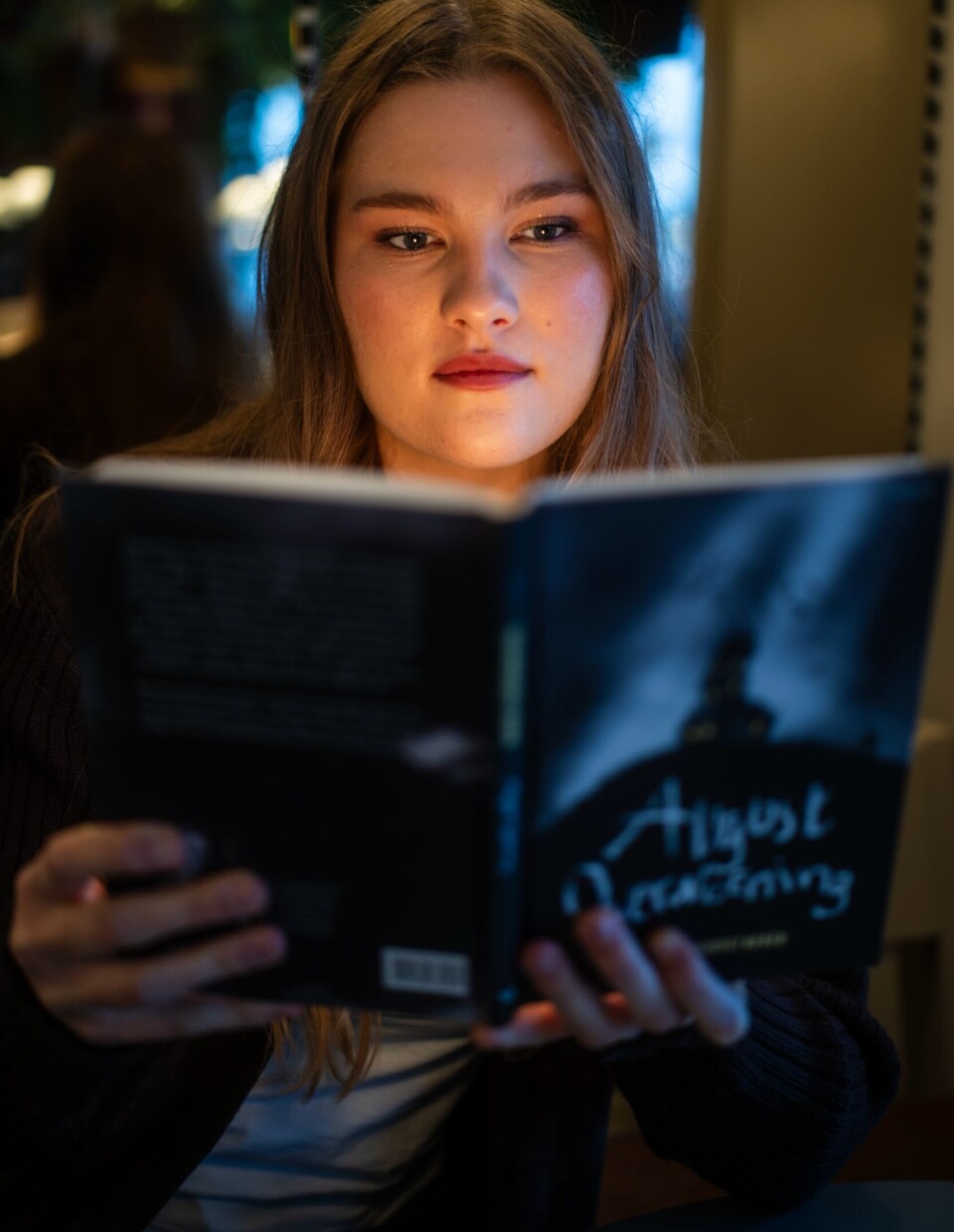 Kreativ. Tova har både skrivit boken och illustrerat omslaget.