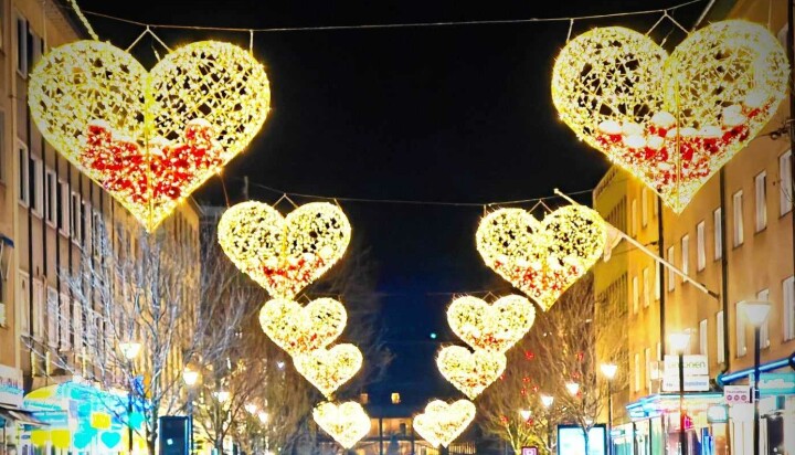 Morgonrapporten: Superhelgen – julshower, julmarknader, luciakonserter, sport och konst