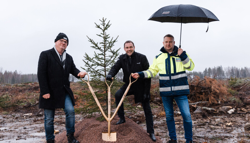 Första spadtaget. Modulspecialisten Expandia växer i Västerås och skapar fler jobb med en ny toppmodern anläggning. Från vänster: Staffan Jansson, kommunstyrelsens ordförande i Västerås, Jonas Wallstedt, Expandias vd, och Pontus Lundvall, Bodén Mark & Anläggning.