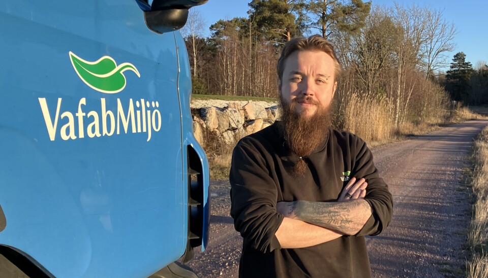 Pontus Roots säger att det funkar bra att ta sig fram på snö, eftersom de är så tunga, men vid isigt väglag så är det svårt med alla sopbilars många start och stopp.
