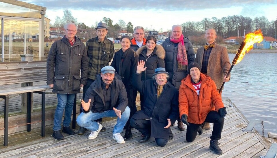 Gänget bakom ljuspromenaden. Stående från vänster: Lennart Rönnqvist (Rotary), Kenneth Rosbäck (V-ås för Ukraina), Rosita Tower (Restaurang Global Living), Reidar Lindskog (V-ås för Ukraina), Renas Suleiman (Restaurang Cheers), Håkan Dahlberg (V-ås för Ukraina), Linus Sköld (Gycklargruppen Trix).
På knä från vänster: Vincent Cileson (Restaurang Global Living), Zorro Wistrand (V-ås för Ukraina), Peter Sangemark (V-ås för Ukraina).