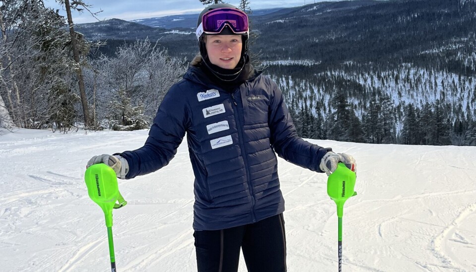 Blågul. 19-åriga Moa Landström ska köra JVM.