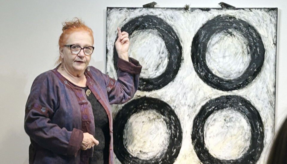 Marie-Louise Wallén Larsson visade upp och berättade historien om hur verken blev till under vernissagen.