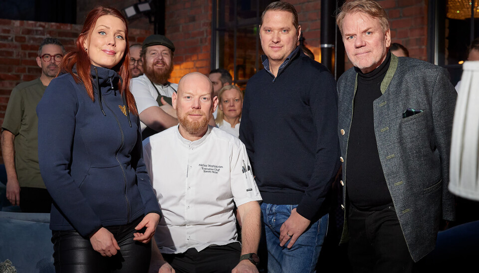 Nyckelpersoner. Amanda Gahm, eventansvarig och Staffan Braw initiativtagare på Lokala Hjälpen
tillsammans med två av Västerås Haute Cuisine 2025’s nyckelpersoner: Niclas
Wahlström och Johan Eriksson. Niclas som tidigare ansvarat för två Nobelmiddagar
är Excecutive Chef på Steam Hotel medan Johan representerar Martin & Servera som
står för alla råvaror.