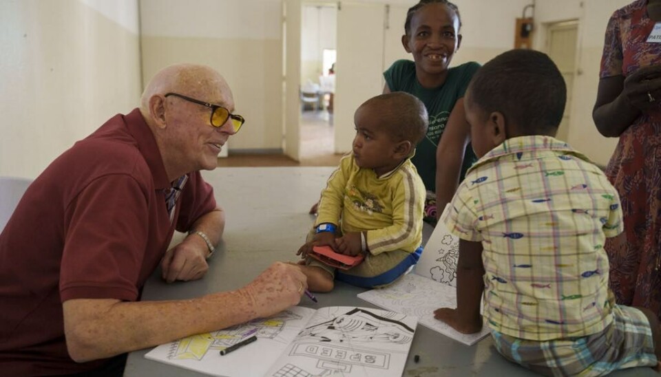 Svårt för barnen. Curt berättar att det är ett stort lidande och en skam för barnen som föds med läpp- och gomspalt och deras föräldrar.