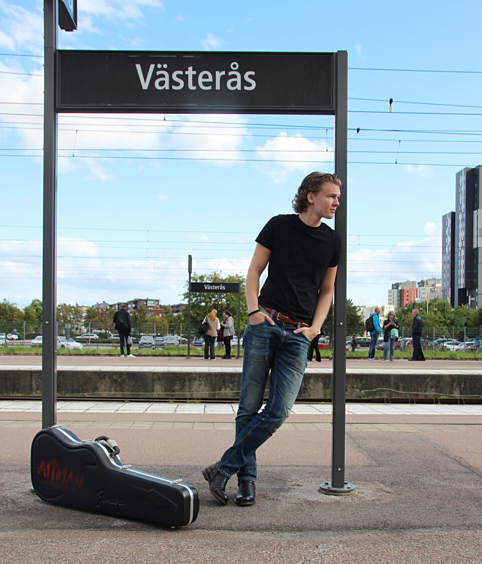 Hannes Aitman på Västerås central i augusti 2024 inför sitt albumsläpp.