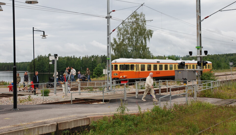PÅ RÄLS. Rälsbuss på Ängelsbergs station. PÅ RÄLS. Rälsbuss på Ängelsbergs station.