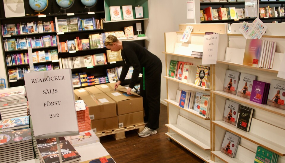 Bokat. Jessica Ejnebring, butikschef på Akademibokhandeln i Västerås centrum, ställer i ordning inför årets bokrea. Bokat. Jessica Ejnebring, butikschef på Akademibokhandeln i Västerås centrum, ställer i ordning inför årets bokrea.