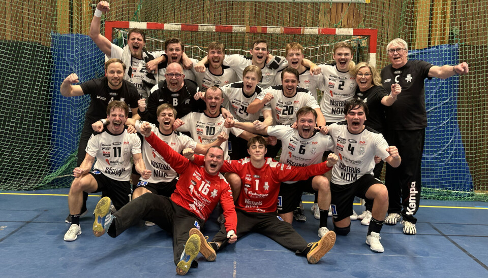 VI-herrarna firade uppflyttningen i mars.