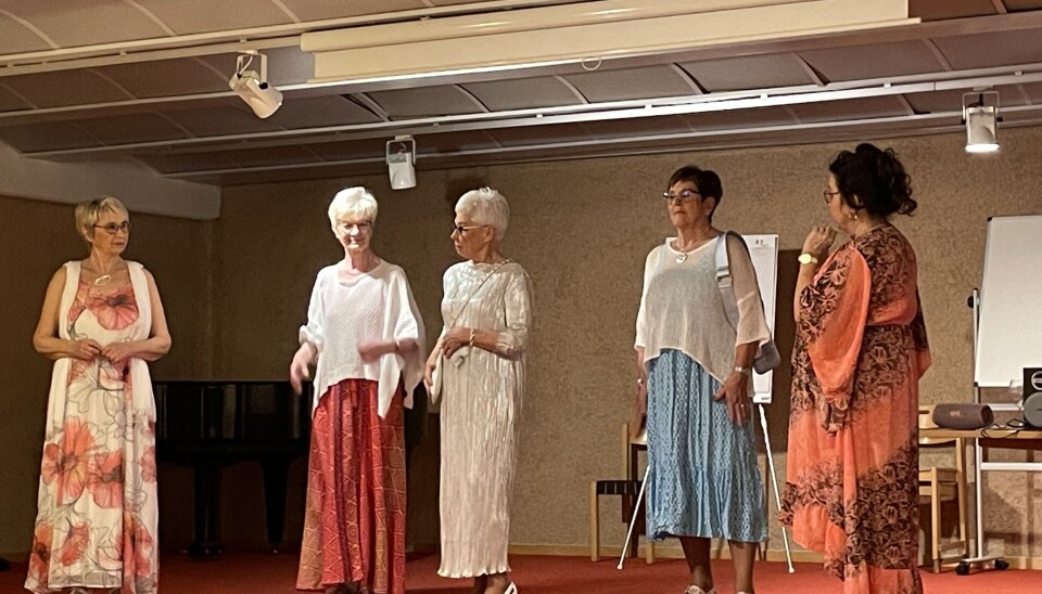 Mogna mannekänger. De fem mannekängerna visade upp fem ombyten var.