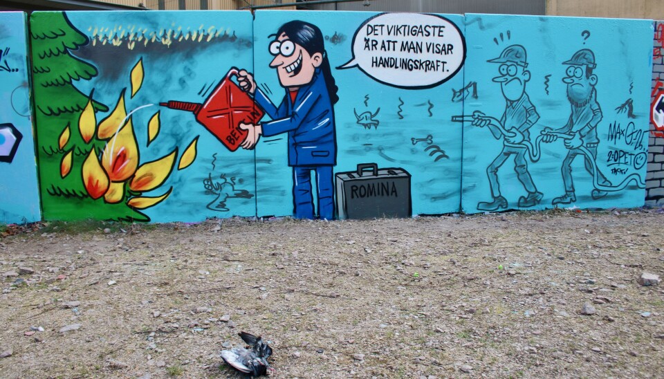 Eldig. Satirtecknaren Max Gustafson har avbildat klimat- och miljöminister Romina Pourmokhtari (L). Eldig. Satirtecknaren Max Gustafson har avbildat klimatminister Romina Pourmokhtari (L).