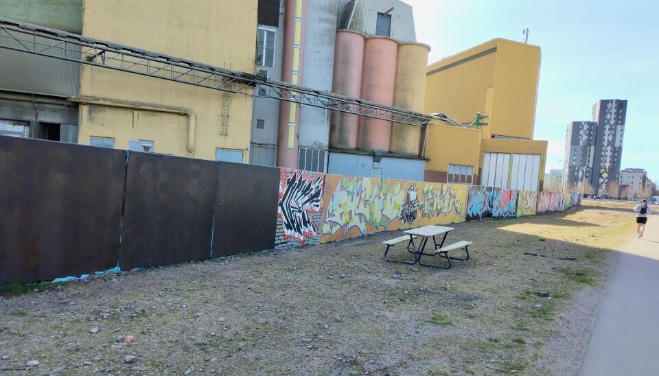 Svartmålning. Max Gustafsons satirbild är nu borta. Svartmålning. Max Gustafsons satirbild är nu borta.