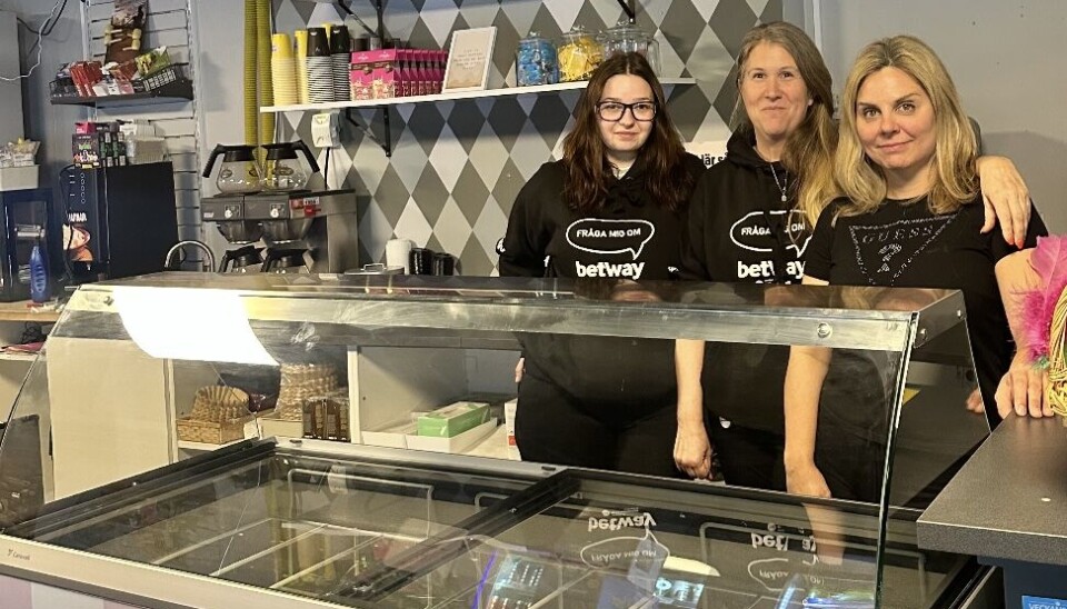 Oliwia Hedin och Jeanette Setthammar tillsammans med Jokerns ägare Anna Andersson ser fram emot glassäsongen.