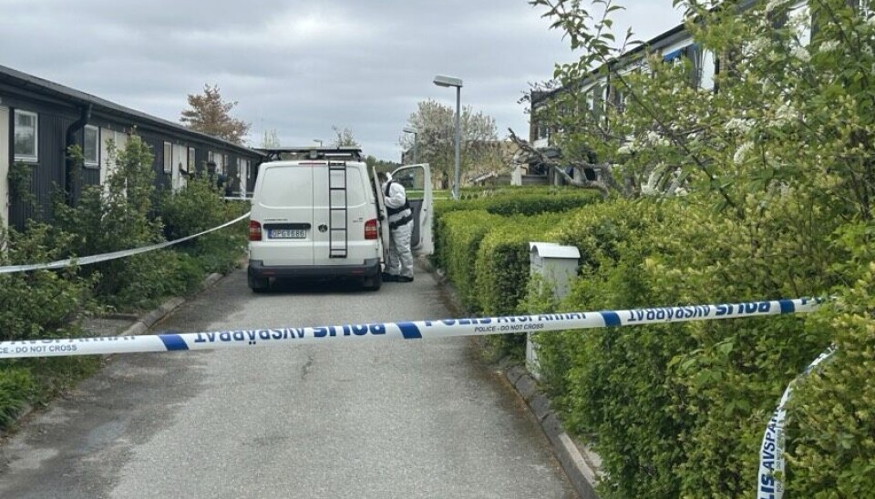 Tekniker. Polisavspärrning vid brottsplatsen i Skultuna. Tekniker. Polisavspärrning vid brottsplatsen i Skultuna.