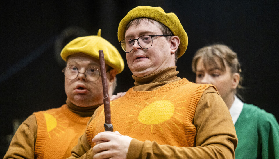 Trubbel. En bibliotikarie som väcker liv i en förbannelse är en av sakerna som sker i den nya föreställningen.