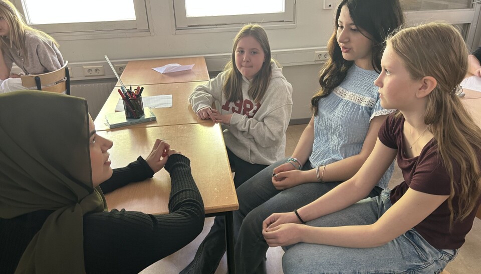 Engagerad. Nora Khalil tog sig tid att prata med alla elever under skolbesöket.