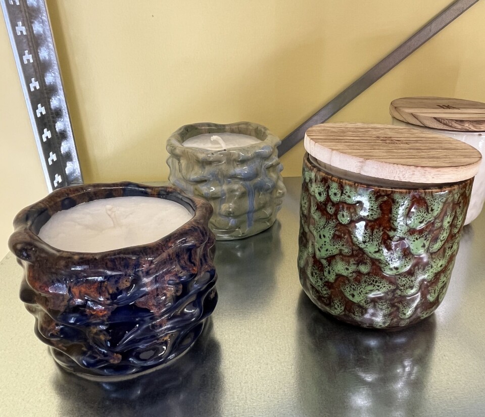 De organiska formerna visar sig i många av Isabellas föremål.