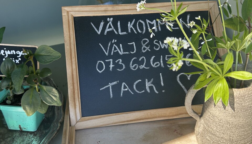 Tydliga instruktioner. I blomsterkiosken finns instruktioner för betalning.