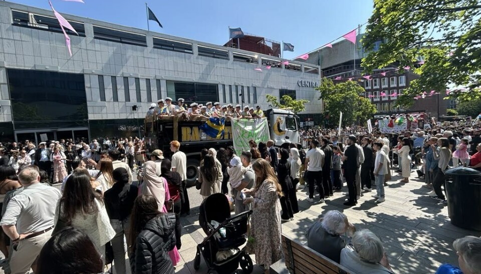 Folkfest när studenterna firade i Västerås city.