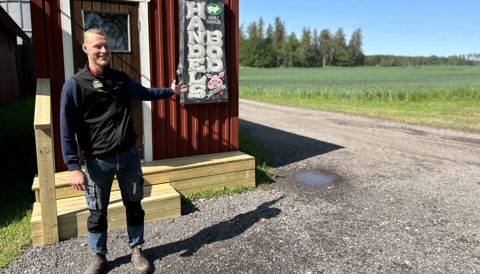 Nyhet. Oskar Lindahl visar upp den nya handelsboden.