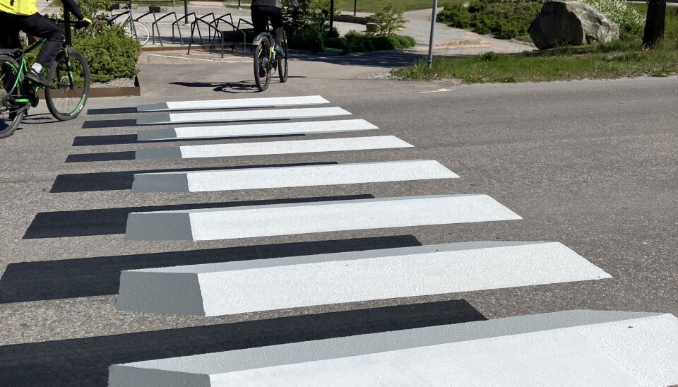 Illusion. På Finnslätten finns det svävande övergångsstället.